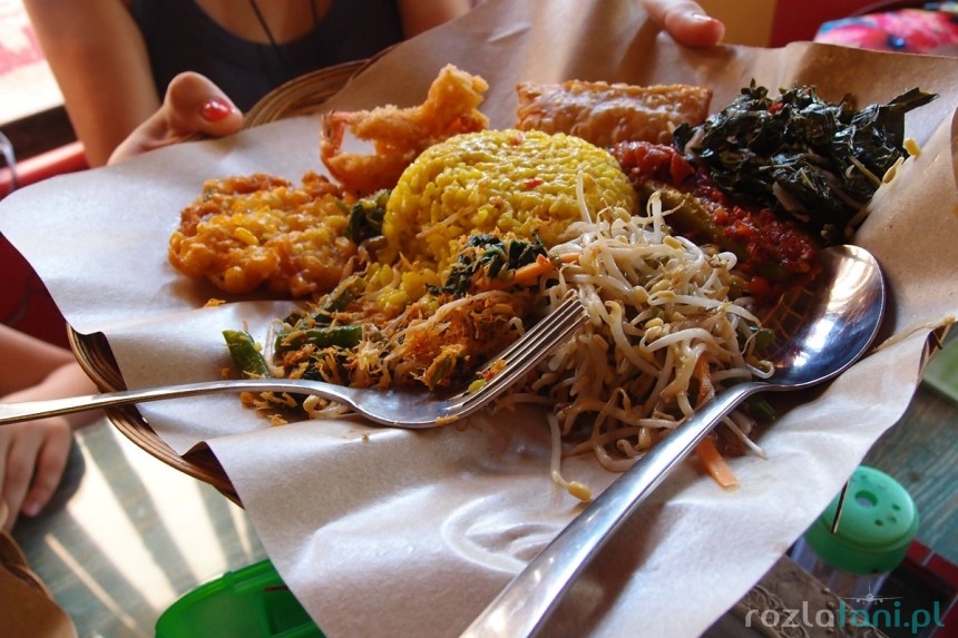 Jedzenie w warungu na Bali / fot. rozlatani.pl